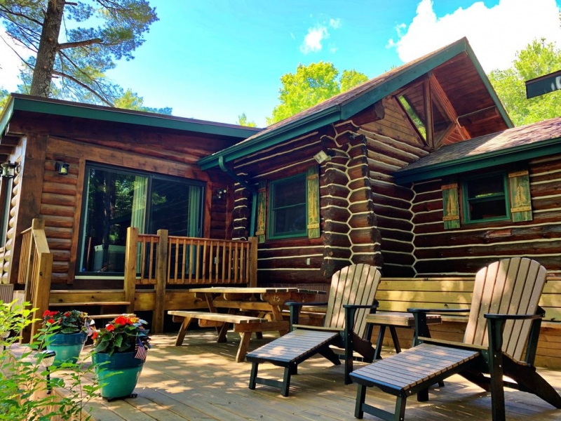 Coco's Lodge on Long Lake